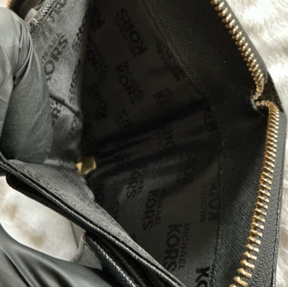 Michael Kors Black Leather Wallet with Gold Plate - Picture 4 of 7